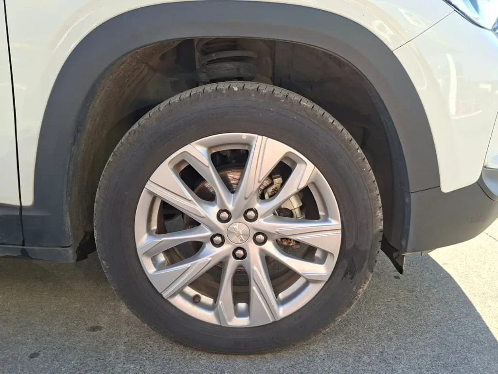 Chevrolet Tracker 1.2t Ltz R 4x2 At 5p año 2025