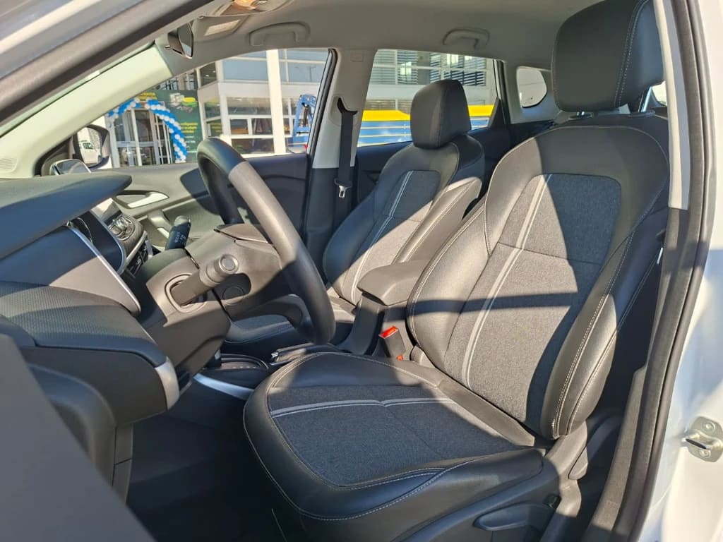 Chevrolet Tracker 1.2t Ltz R 4x2 At 5p año 2025