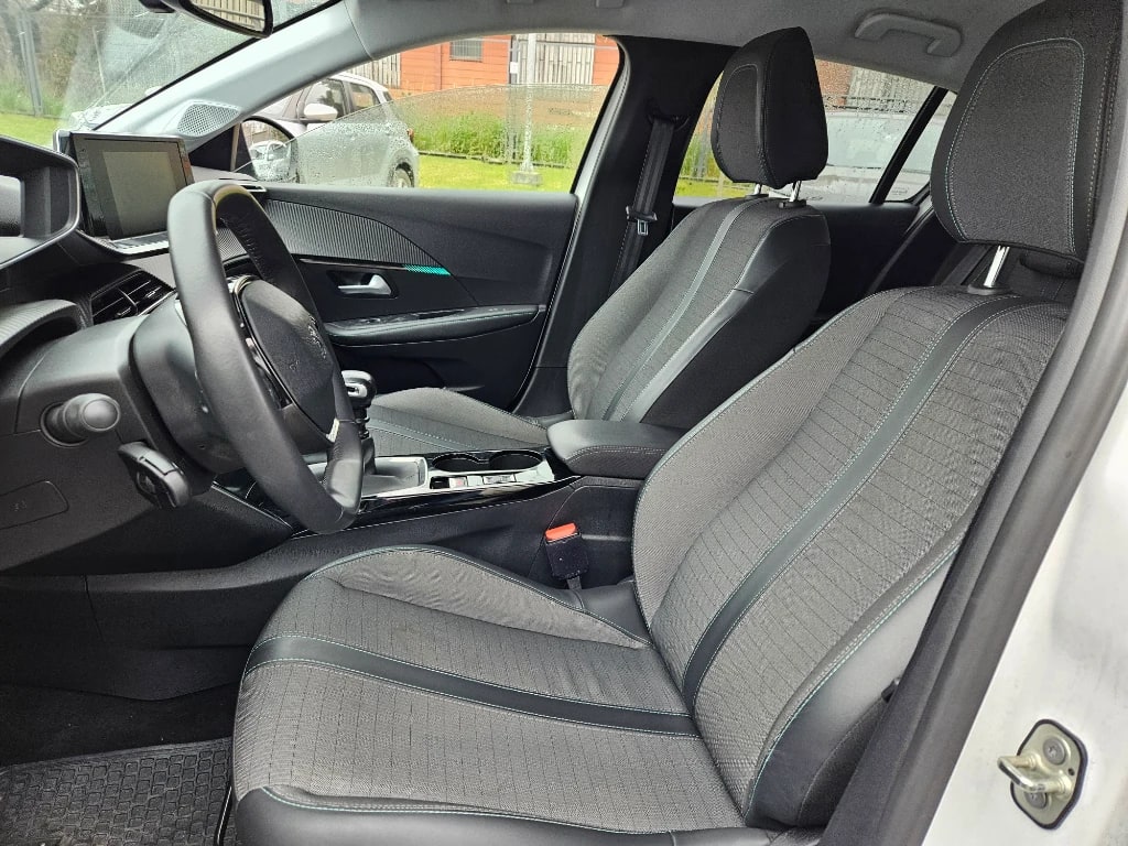 Peugeot 208 208 Puretech 100 Hb 1.2 año 2023