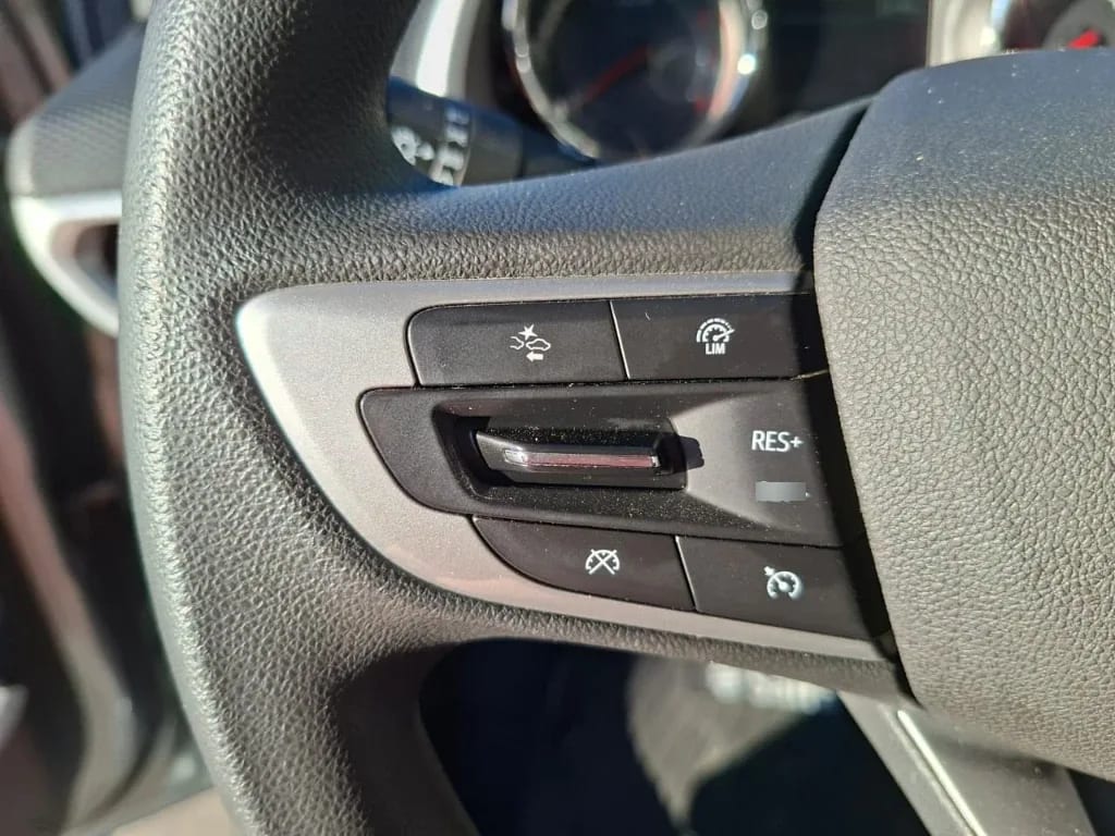 Chevrolet Tracker 1.2t Ltz R 4x2 At 5p año 2025