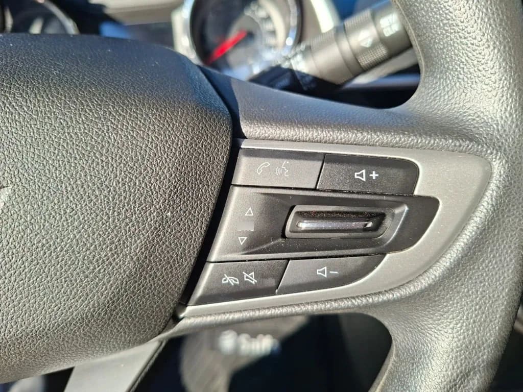 Chevrolet Tracker 1.2t Ltz R 4x2 At 5p año 2025