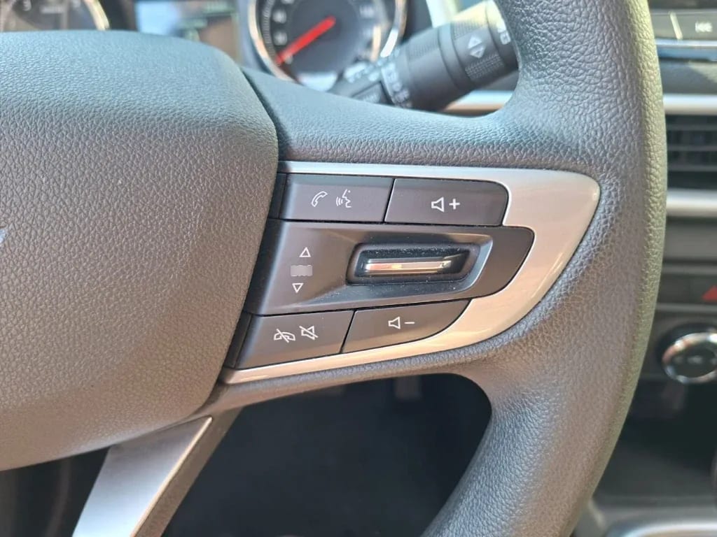 Chevrolet Tracker 1.2t Ltz R 4x2 At 5p año 2025