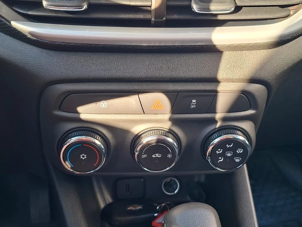 Chevrolet Tracker 1.2t Ltz R 4x2 At 5p año 2025