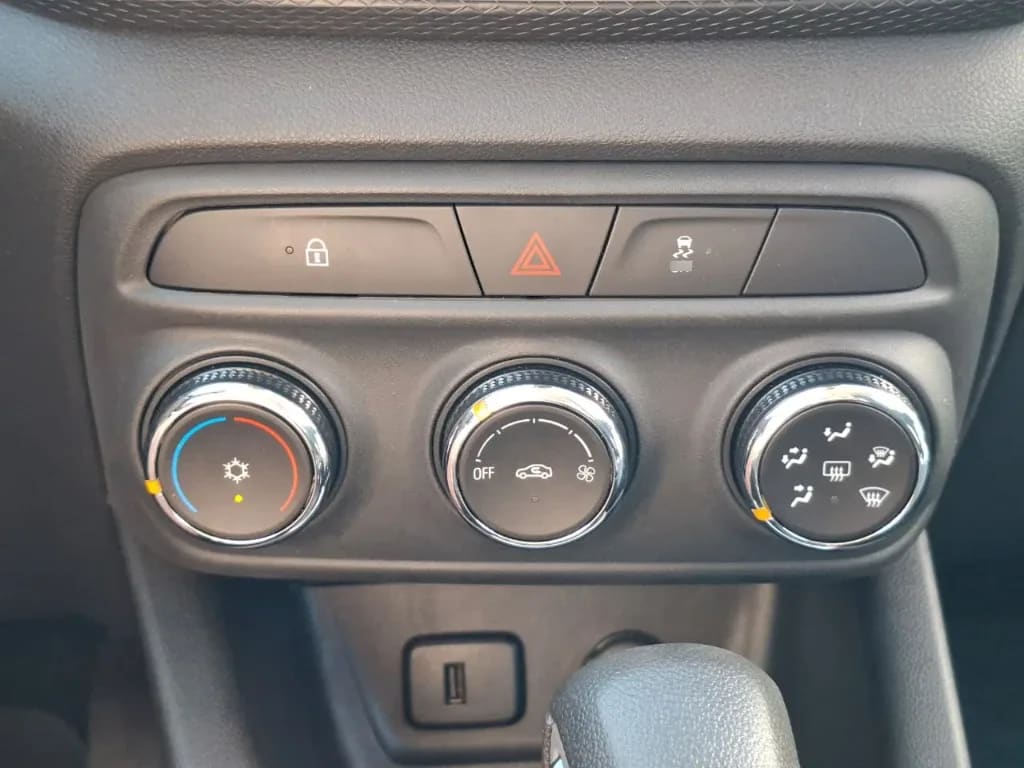 Chevrolet Tracker 1.2t Ltz R 4x2 At 5p año 2025