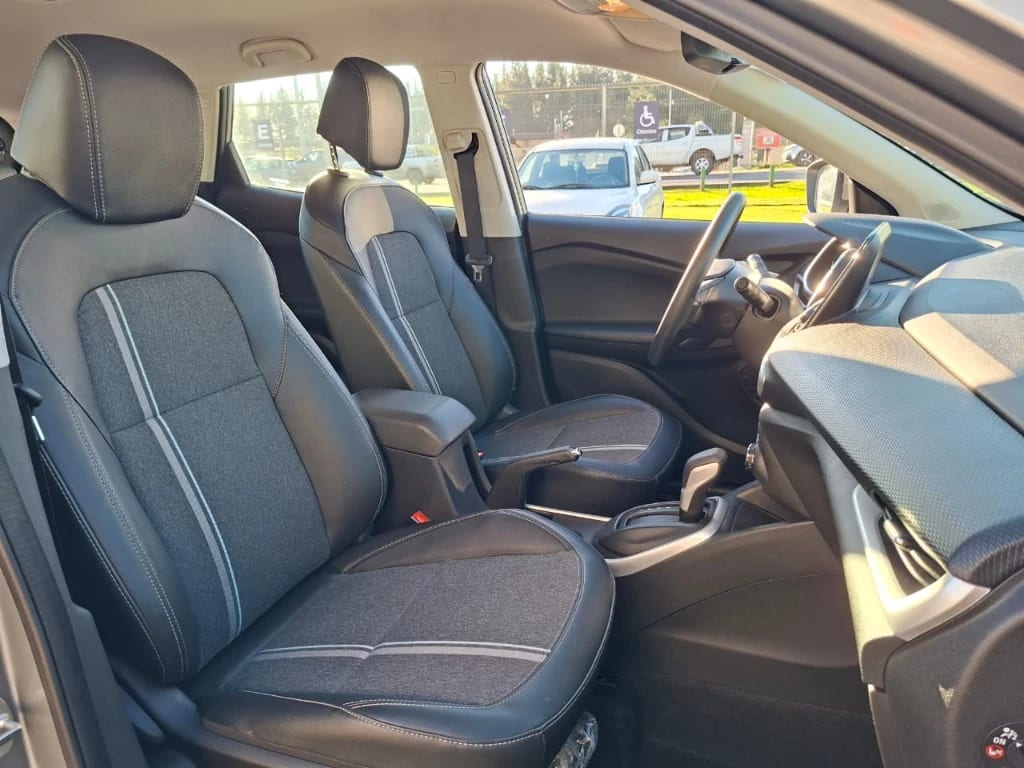 Chevrolet Tracker 1.2t Ltz R 4x2 At 5p año 2025