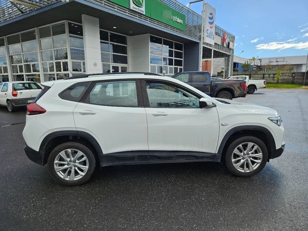 Chevrolet Tracker 1.2t Ltz R 4x2 At 5p año 2025