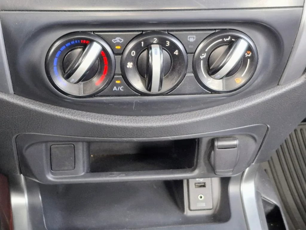 Nissan Navara Navara Dc 4x2 2.3tdi Se año 2023