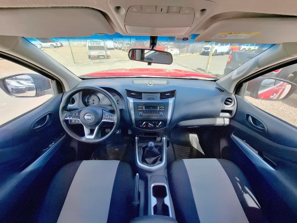 Nissan Navara Navara Dc 4x2 2.3tdi Se año 2023