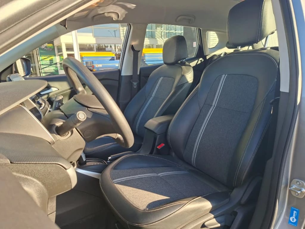 Chevrolet Tracker 1.2t Ltz R 4x2 At 5p año 2025