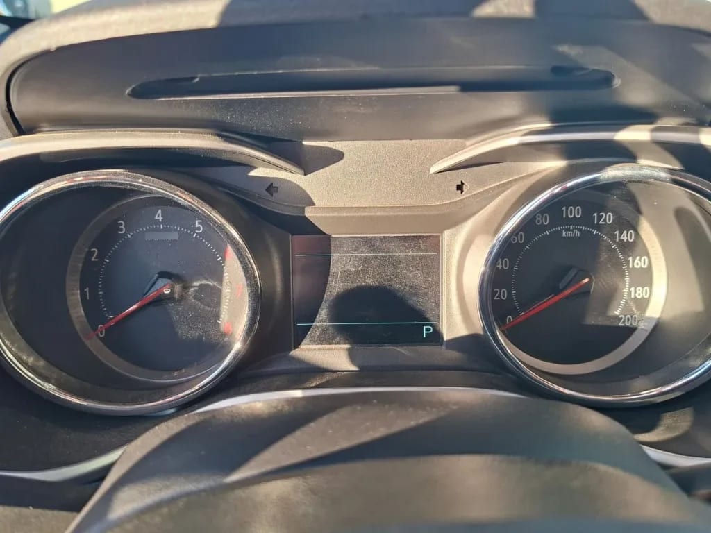 Chevrolet Tracker 1.2t Ltz R 4x2 At 5p año 2025