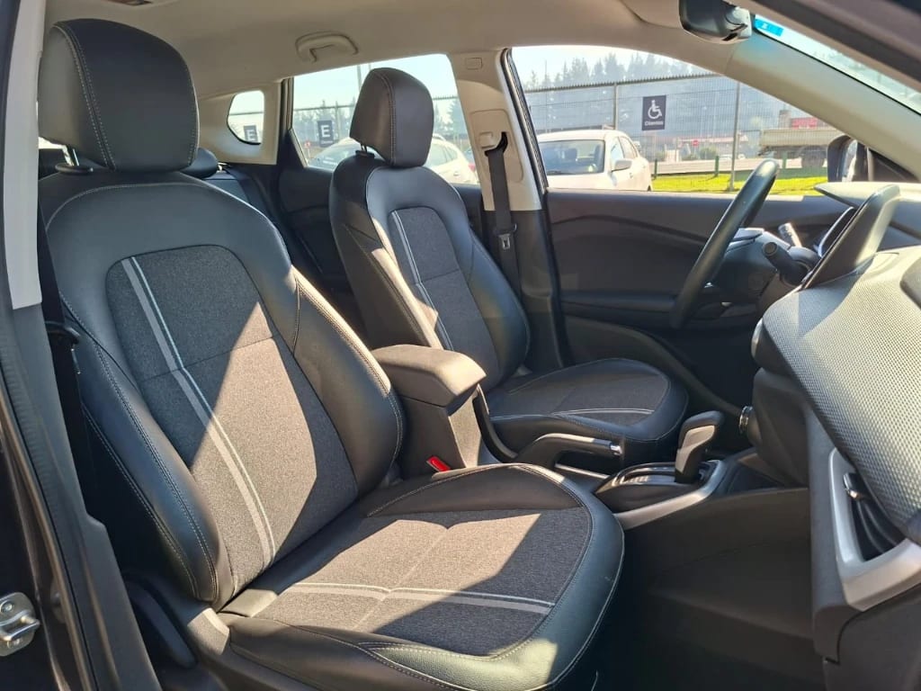 Chevrolet Tracker 1.2t Ltz R 4x2 At 5p año 2025