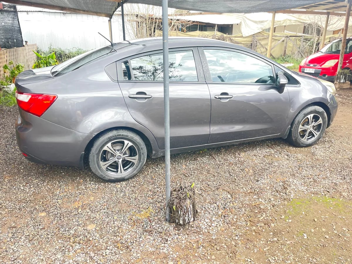 KIA MOTORS RIO 4 1.4 Ex Mt año 2014