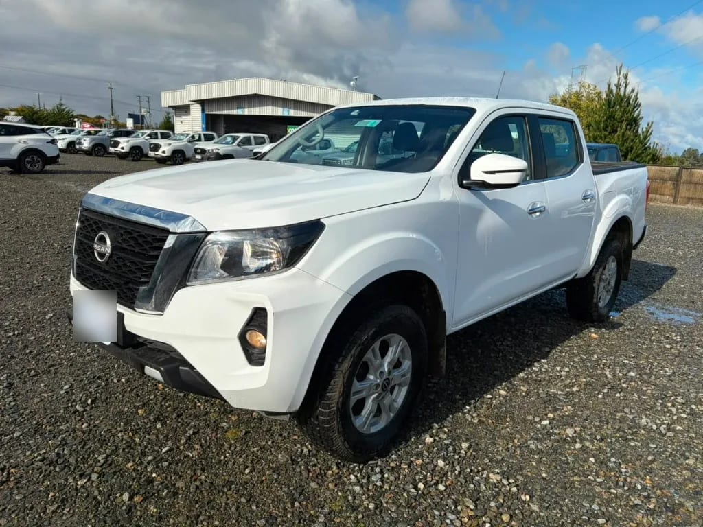 Nissan Navara D Cab 4x4 2.3 At año 2023