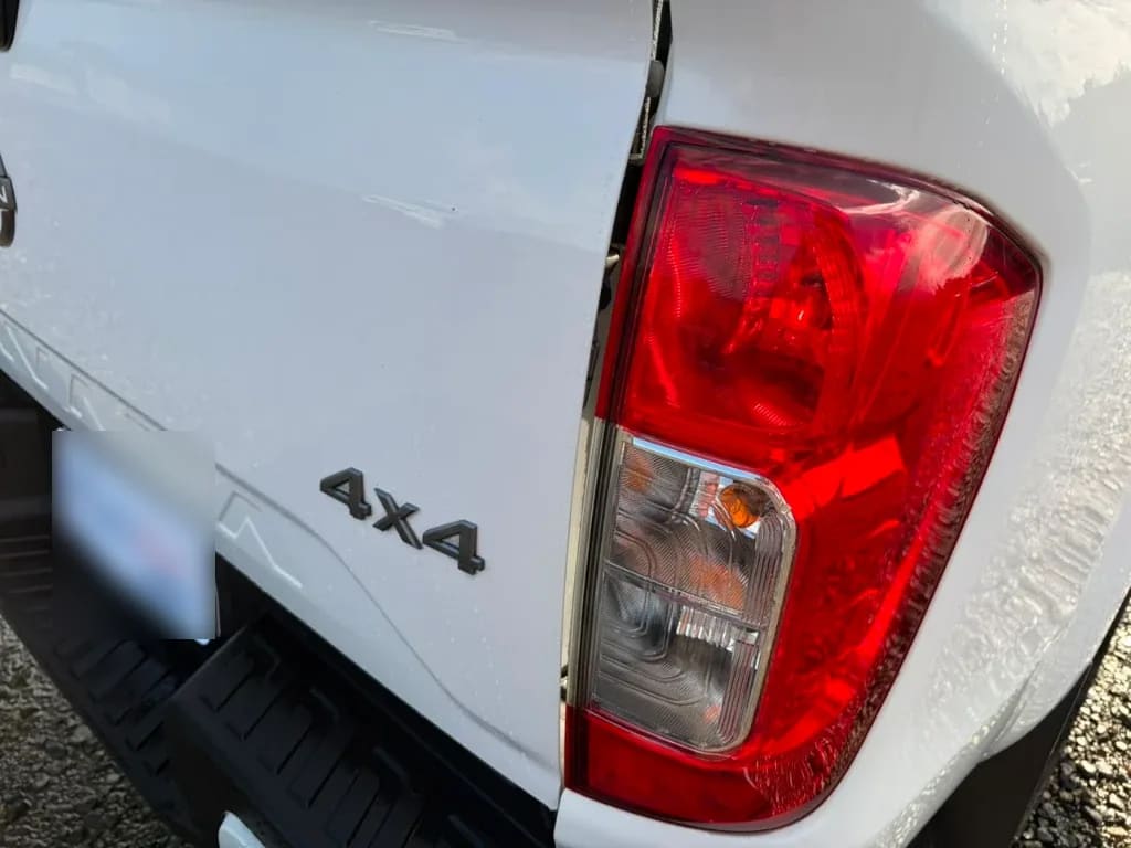 Nissan Navara D Cab 4x4 2.3 At año 2023