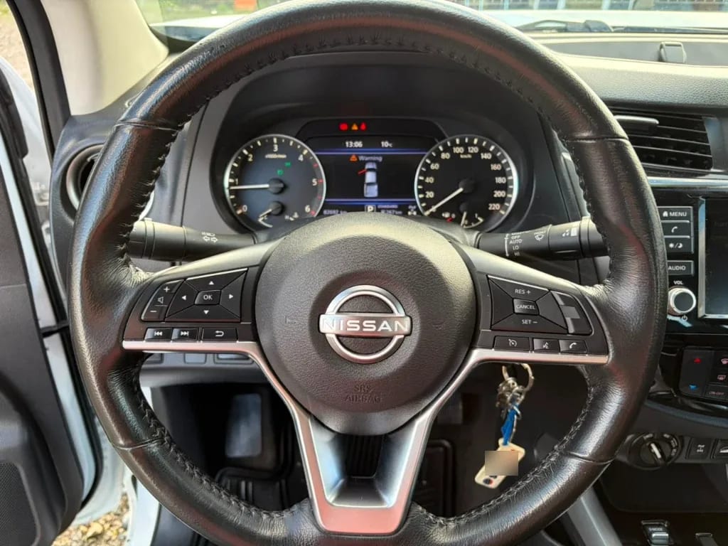 Nissan Navara D Cab 4x4 2.3 At año 2023