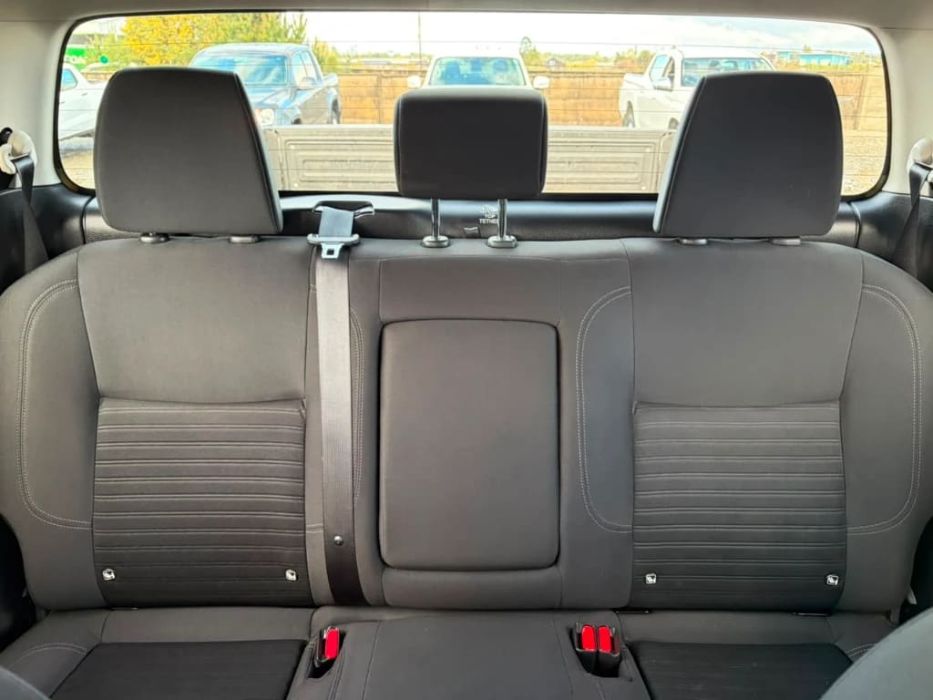 Nissan Navara D Cab 4x4 2.3 At año 2023