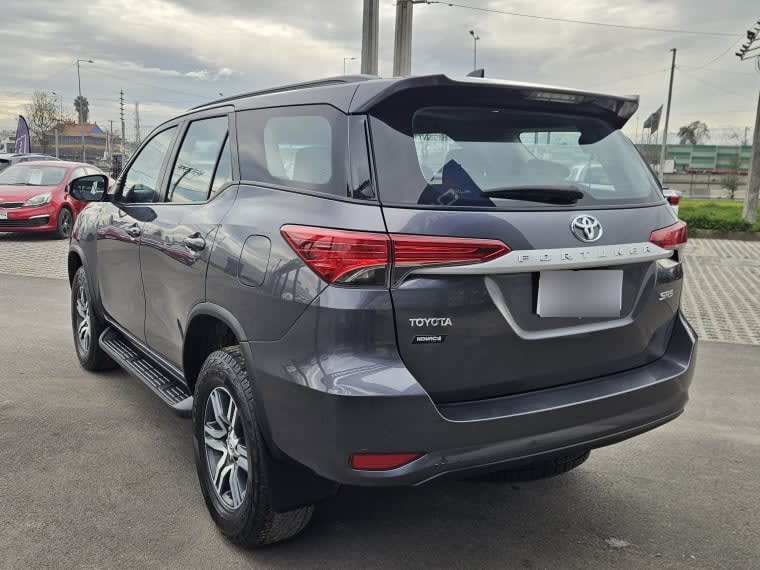 Toyota Fortuner 2.7 Aut año 2021