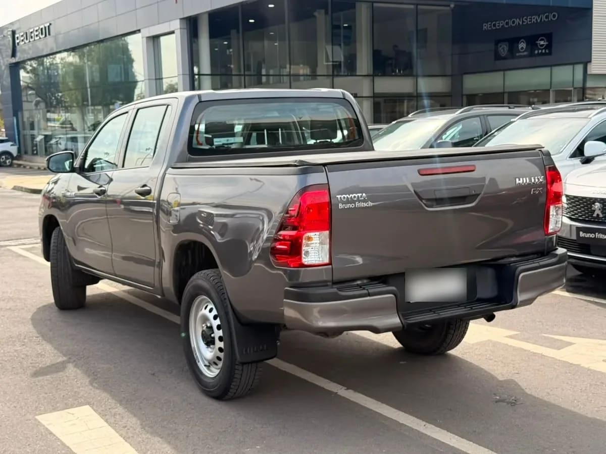 TOYOTA HILUX 2.4 Dx Mt Diesel año 2024
