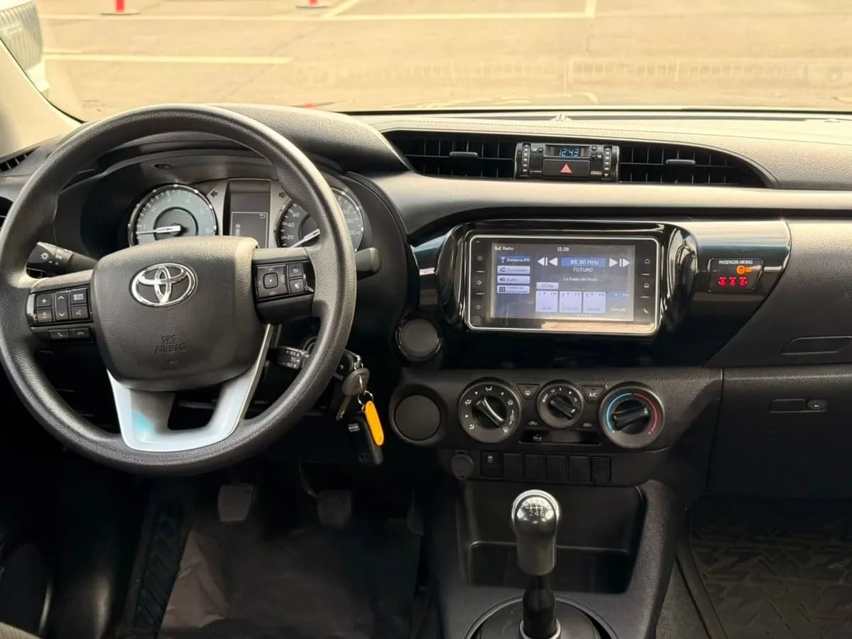 TOYOTA HILUX 2.4 Dx Mt Diesel año 2024
