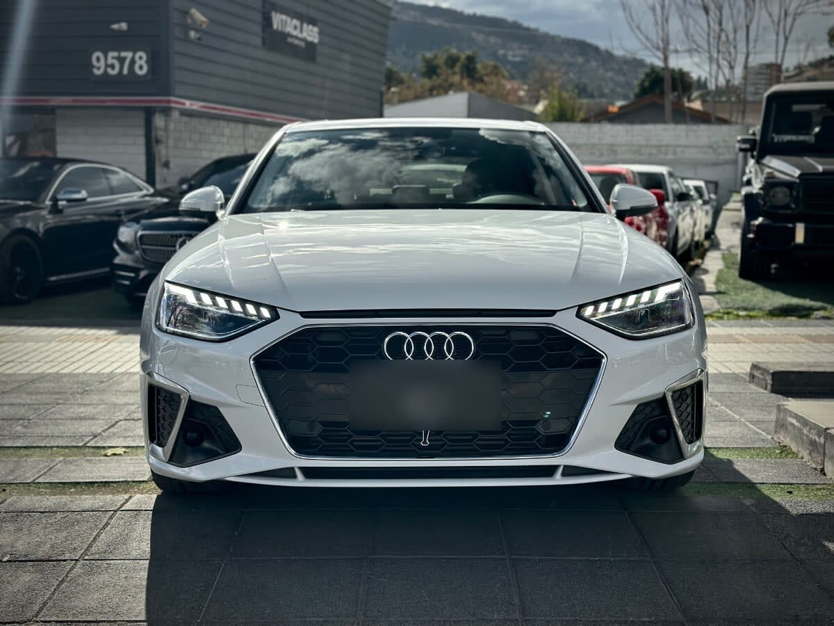 Audi A4 S Line año 2023