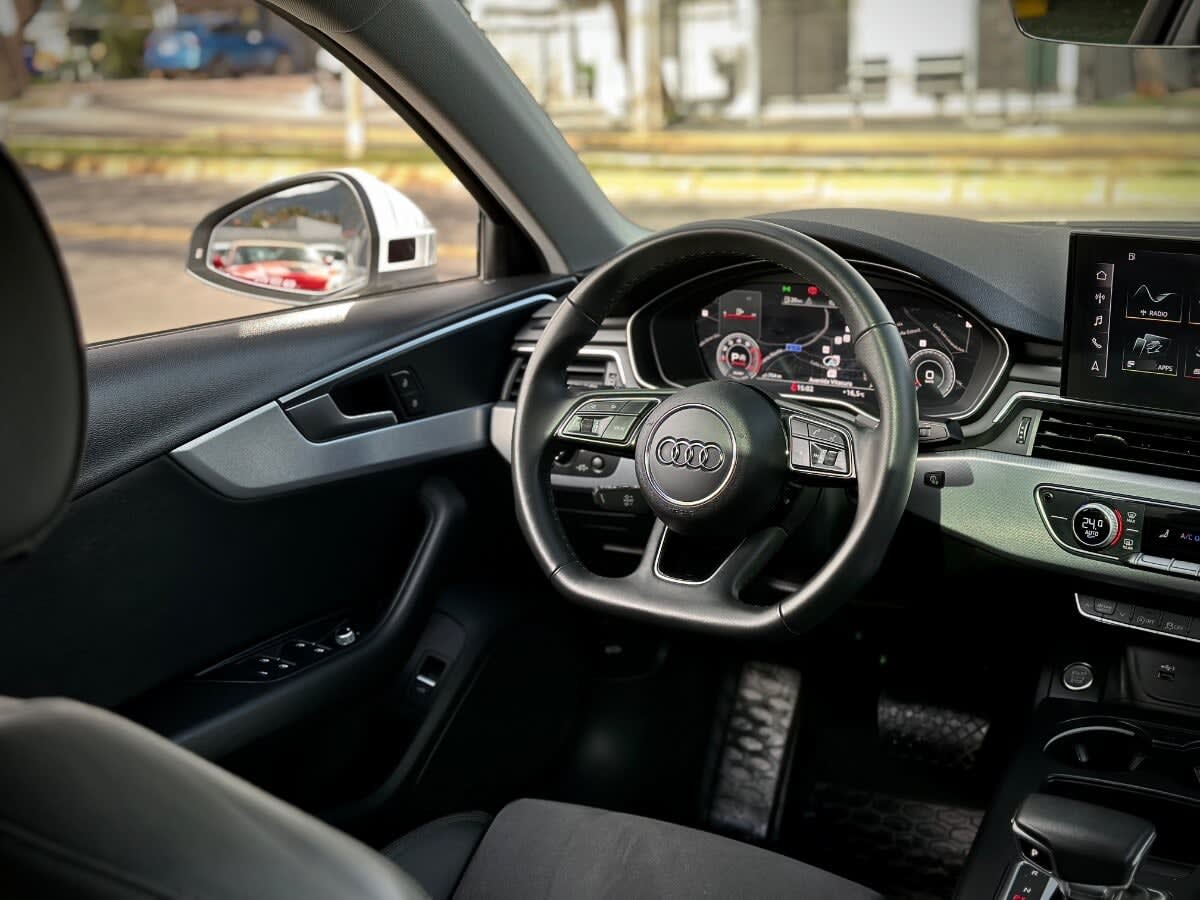 Audi A4 S Line año 2023