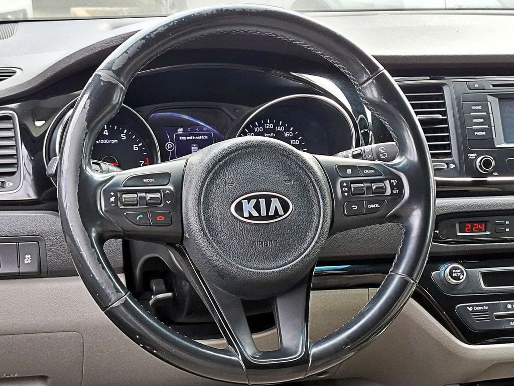 Kia Grand Carnival Ex 3.3 At año 2018