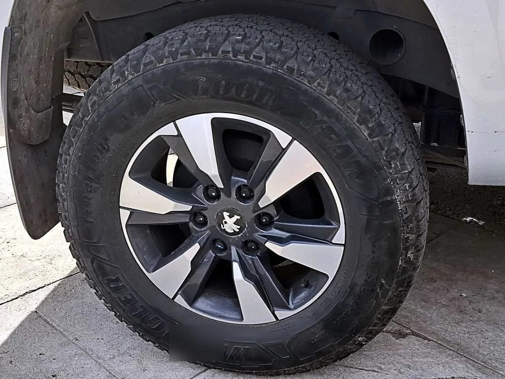Peugeot Landtrek 2.2 Active Bluehdi Diesel 4x4 At 4p año 2025