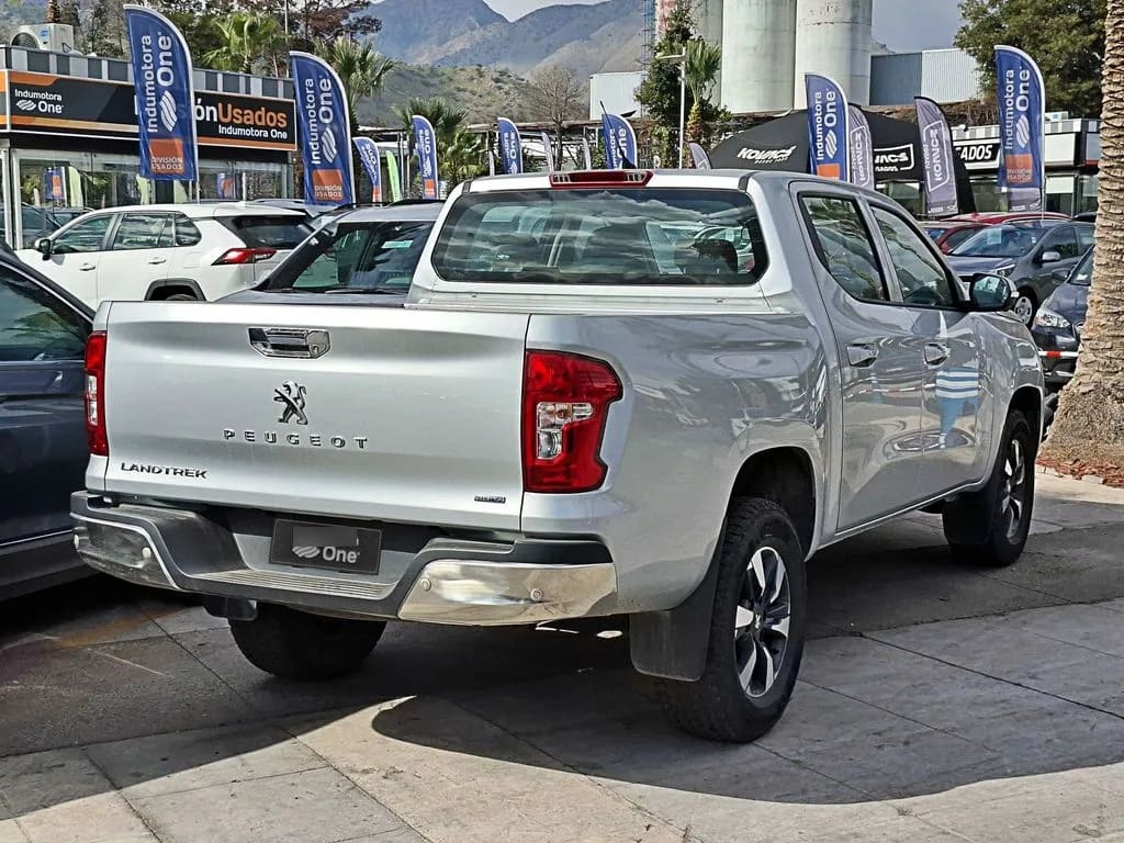Peugeot Landtrek 2.2 Active Bluehdi Diesel 4x4 At 4p año 2025