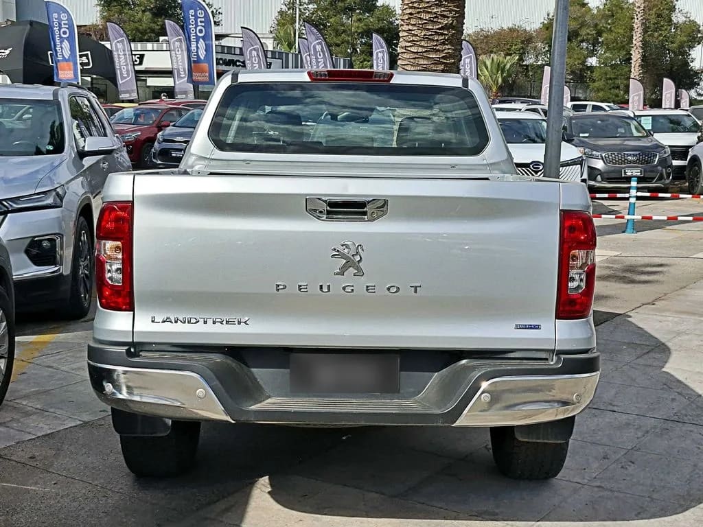 Peugeot Landtrek 2.2 Active Bluehdi Diesel 4x4 At 4p año 2025
