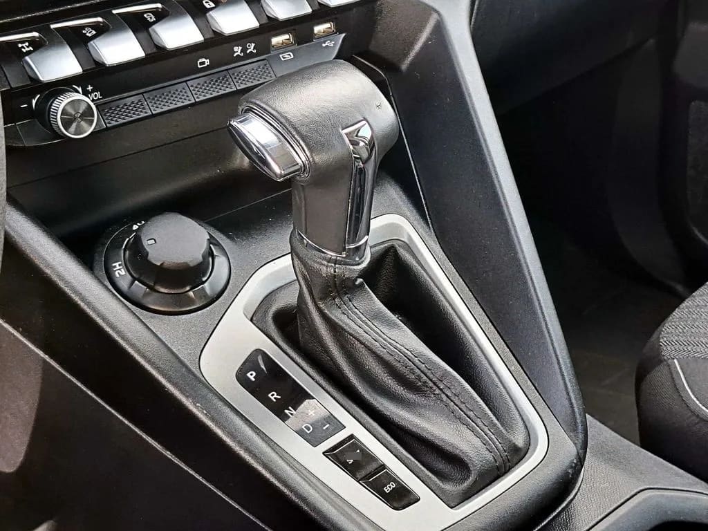 Peugeot Landtrek 2.2 Active Bluehdi Diesel 4x4 At 4p año 2025