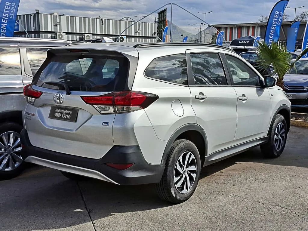 Toyota Rush 1.5 Xli 4x2 Mt 5p año 2022