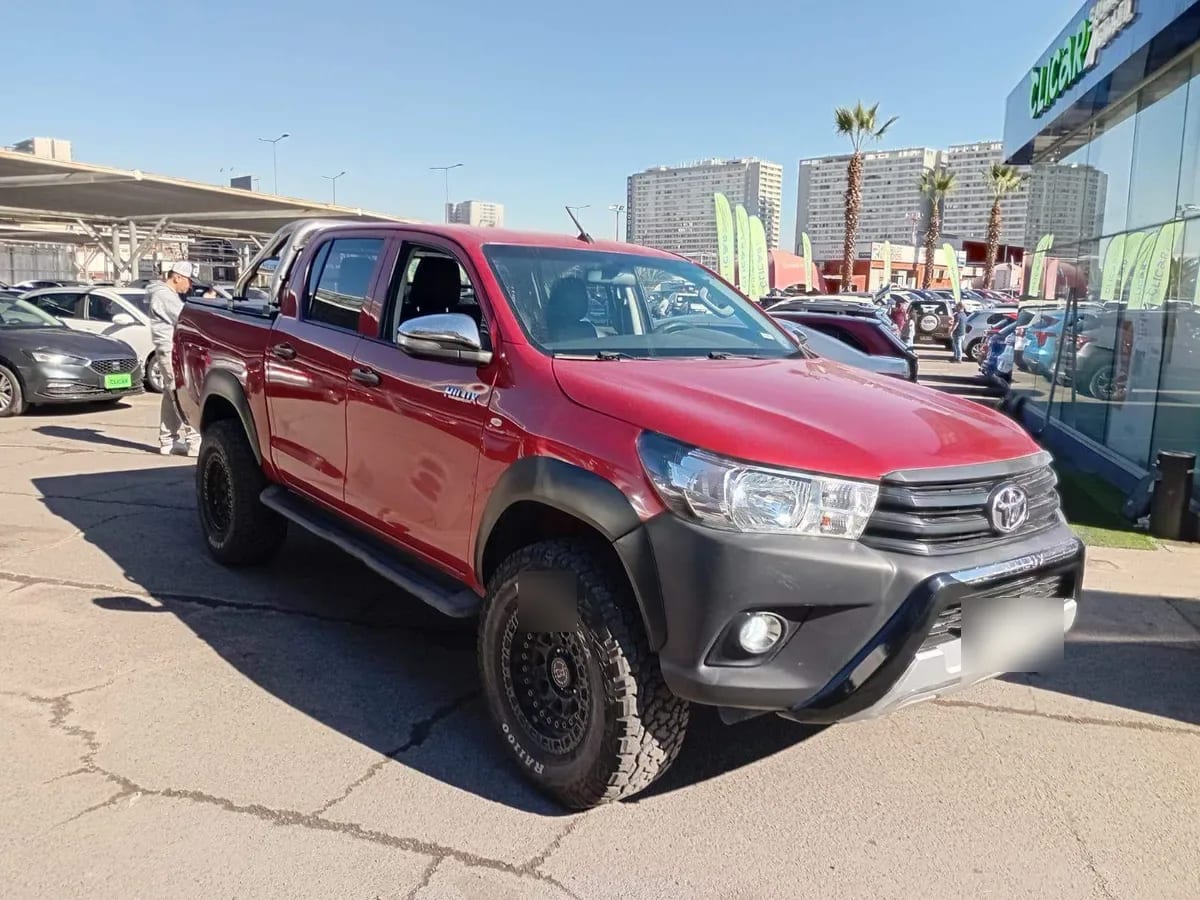 Toyota Hilux 2.4 Dx Diesel 4x4 Dob. Cab. 7ab Mt 4p año 2023