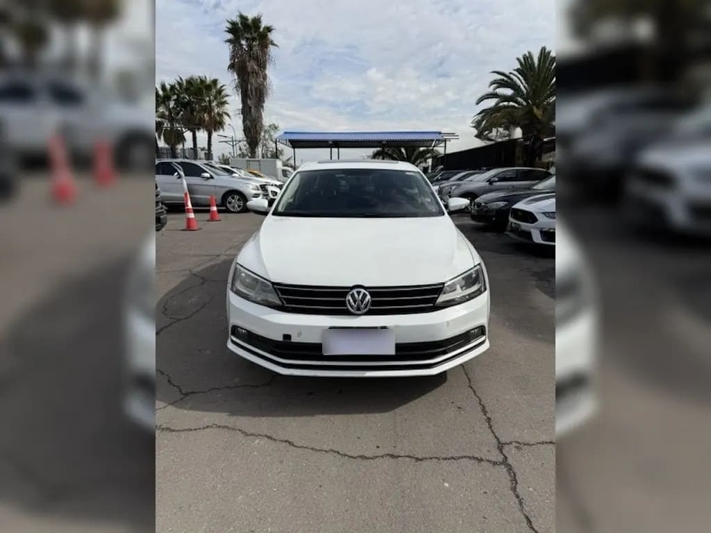 Volkswagen Bora 1.4 Luxury 4x2 At 4p año 2016