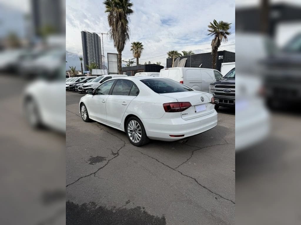 Volkswagen Bora 1.4 Luxury 4x2 At 4p año 2016