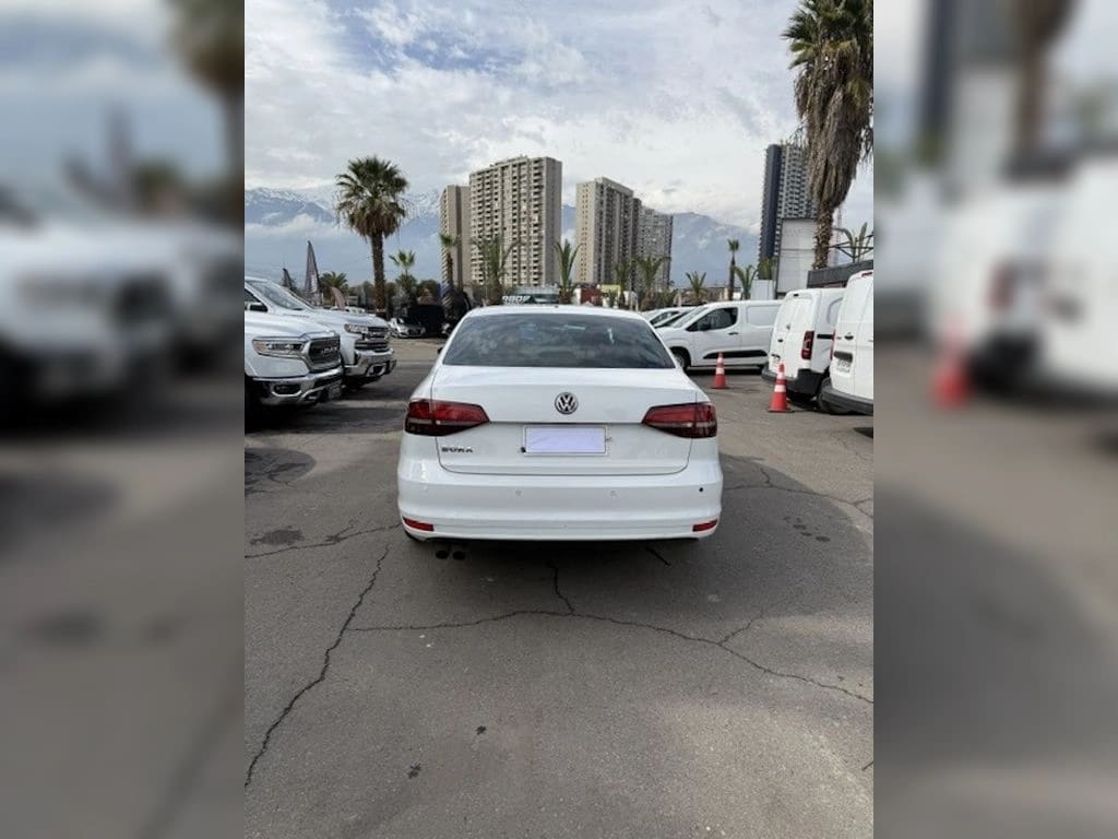 Volkswagen Bora 1.4 Luxury 4x2 At 4p año 2016