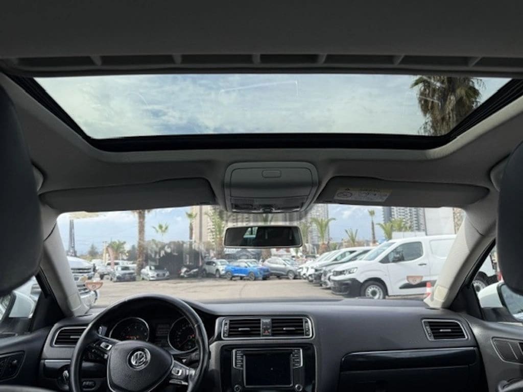 Volkswagen Bora 1.4 Luxury 4x2 At 4p año 2016