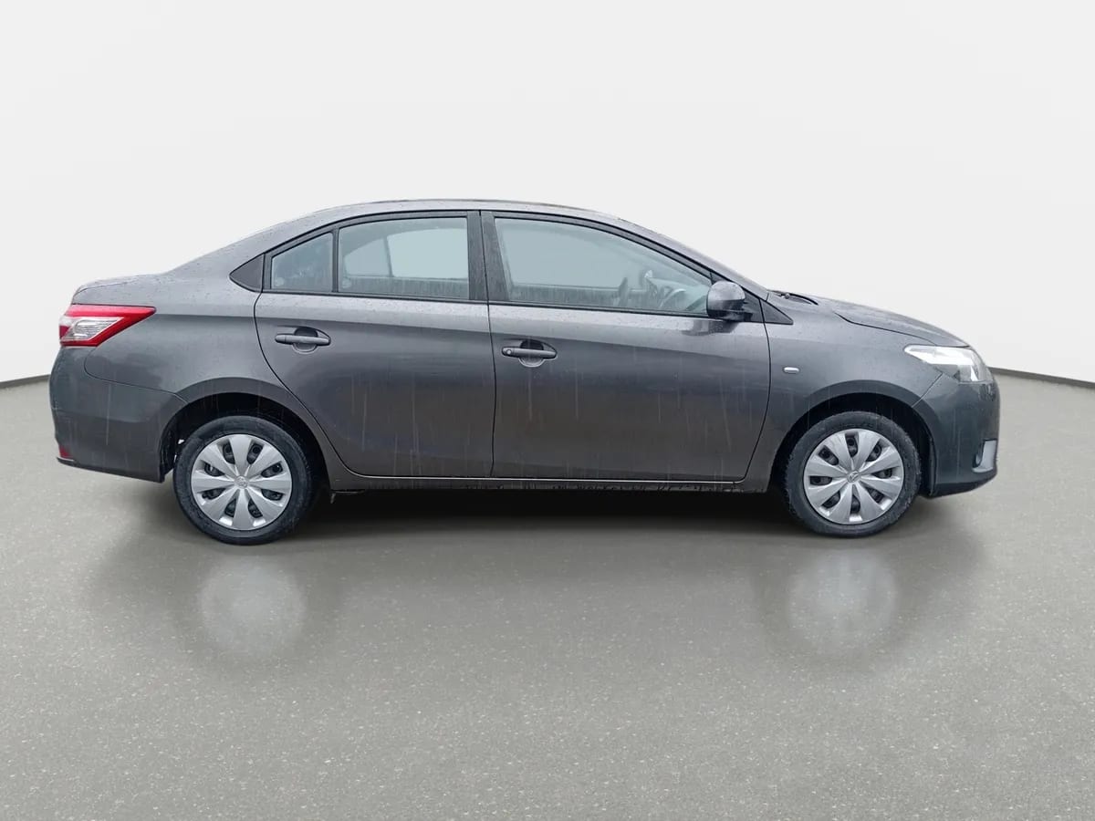 Toyota Yaris 1.5 Gli E 4x2 Mt 4p año 2017