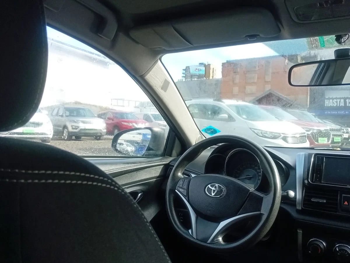 Toyota Yaris 1.5 Gli E 4x2 Mt 4p año 2017