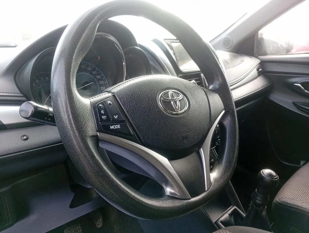 Toyota Yaris 1.5 Gli E 4x2 Mt 4p año 2017