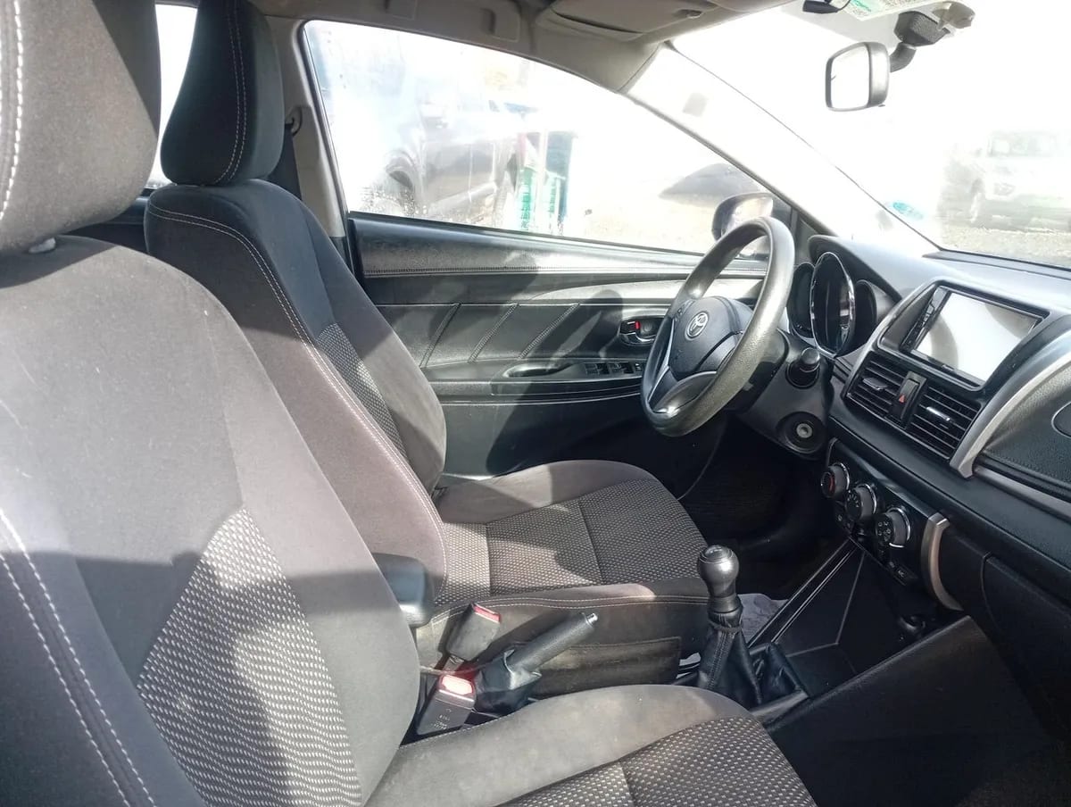 Toyota Yaris 1.5 Gli E 4x2 Mt 4p año 2017