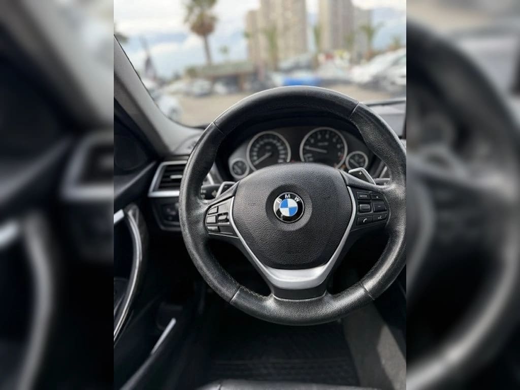 BMW 330 2.0 Lci Luxury 4x2 At 4p año 2017