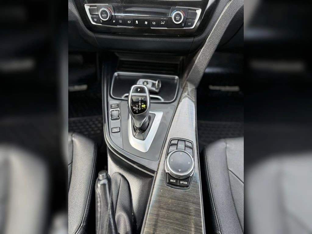 BMW 330 2.0 Lci Luxury 4x2 At 4p año 2017