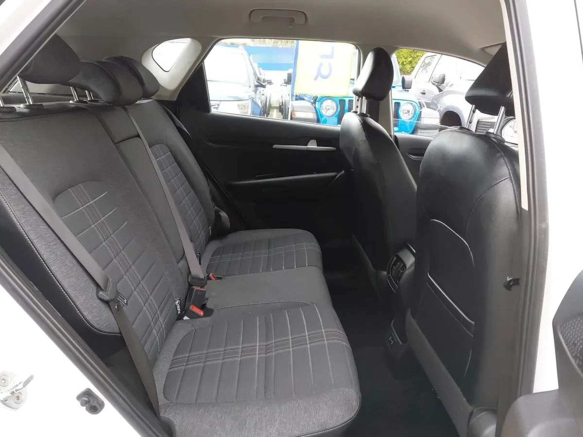 Kia Sonet 1.5 Ex 4x2 Ivt Ri At 5p año 2025