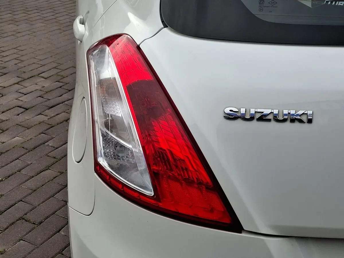 Suzuki Swift 1.2 Gl 4x2 Hb Ac Mt 5p año 2017