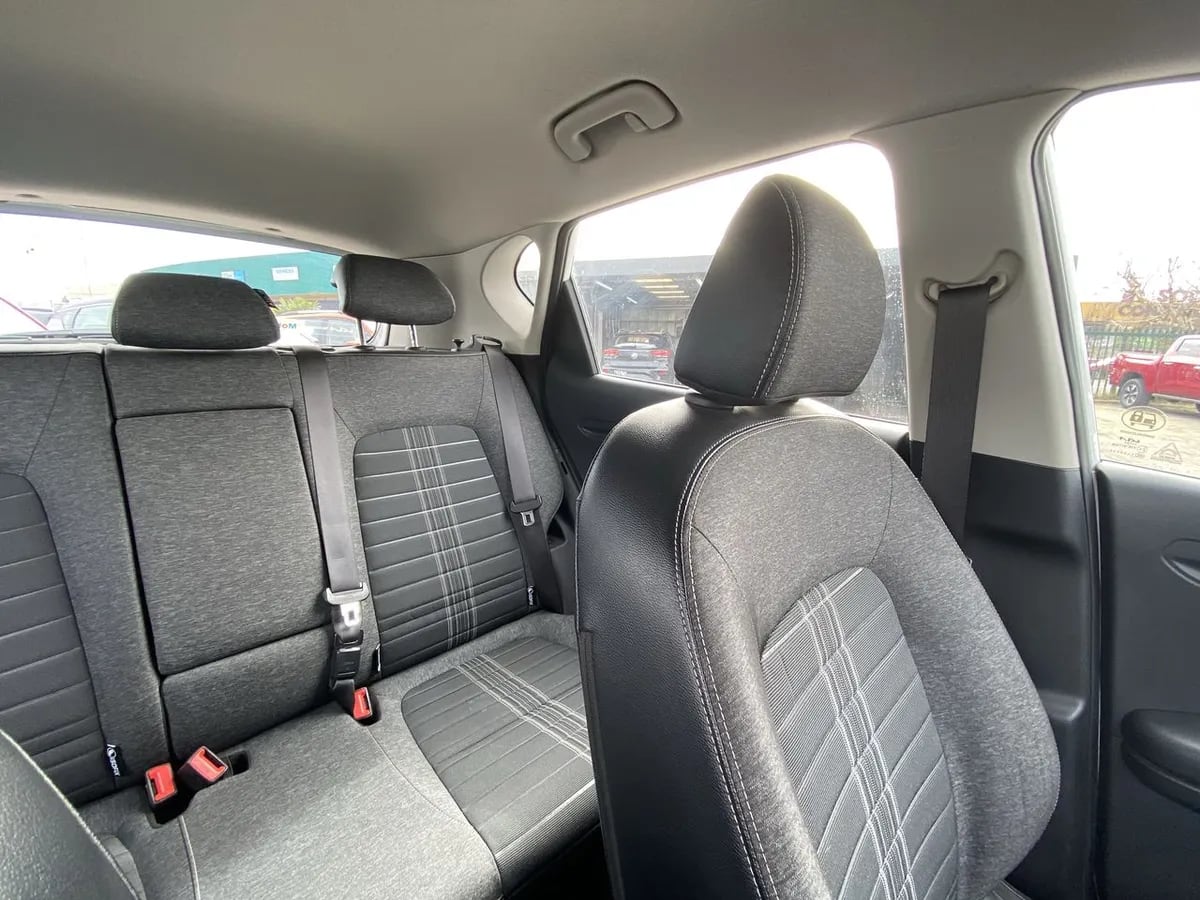 Kia Sonet 1.5 Ex 4x2 Ivt Ri At 5p año 2025