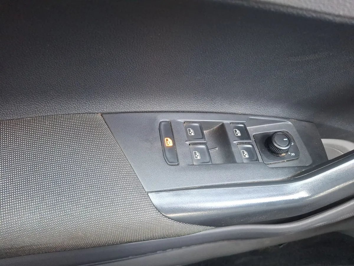 Volkswagen Polo 1.6 Comfortline 4x2 Mt5 5p año 2023