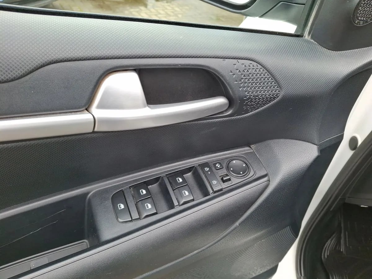 Kia Sonet 1.5 Ex 4x2 Ivt At 5p año 2025