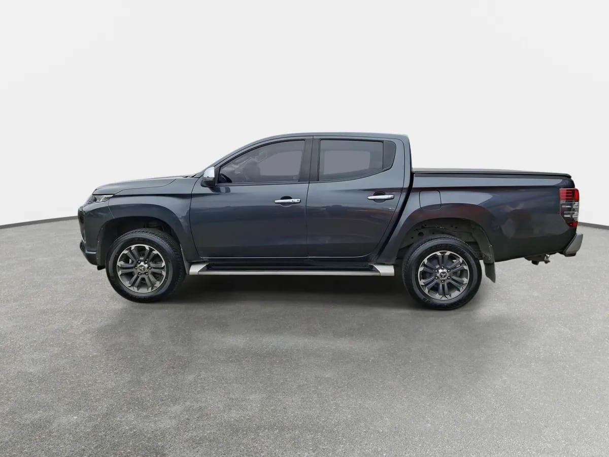 Mitsubishi L200 2.4 Dakar Crs Diesel Dob. Cab. 4x4 At 4p año 2021