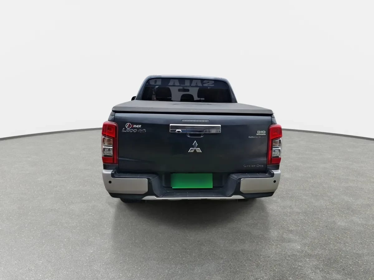 Mitsubishi L200 2.4 Dakar Crs Diesel Dob. Cab. 4x4 At 4p año 2021