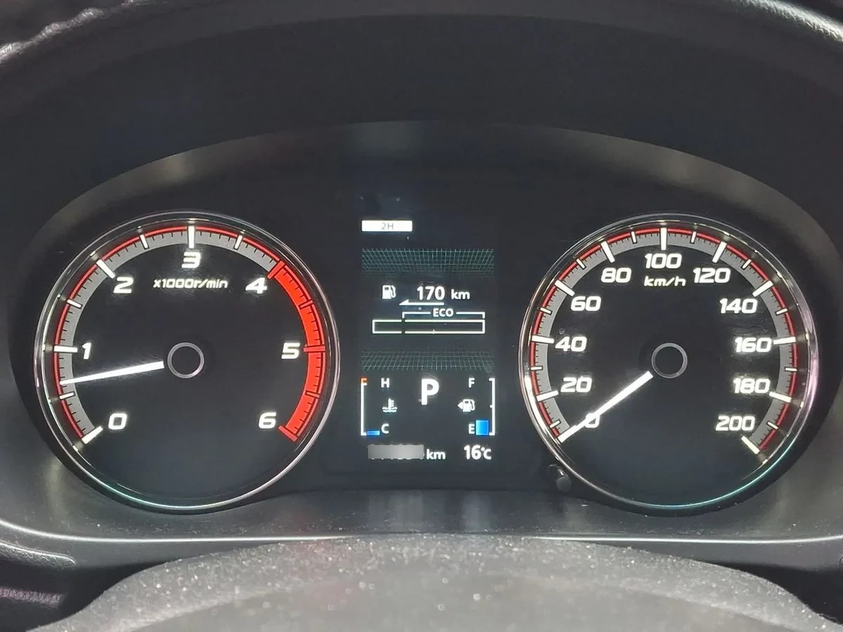 Mitsubishi L200 2.4 Dakar Crs Diesel Dob. Cab. 4x4 At 4p año 2021
